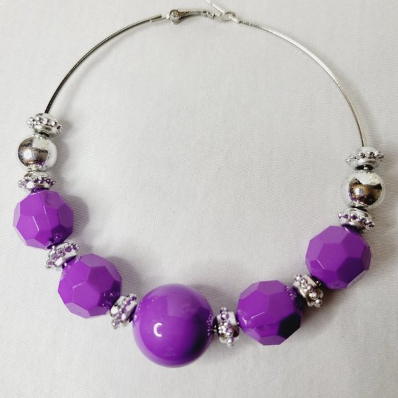 Women's Large Hoop Fashion Earrings - Picture 3 of 6